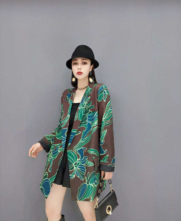 플로럴 패턴 맞춤형 재킷 이중 블랙 버튼