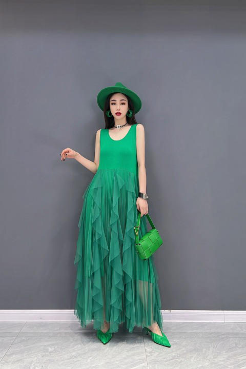 ▲ Tay áo một mảnh rườm rà lò xo
