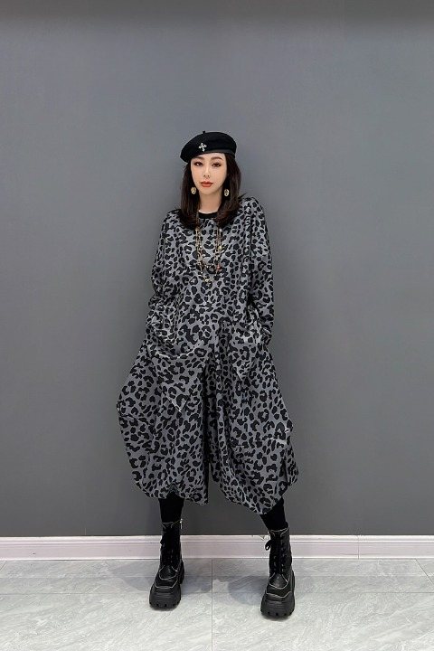 Jiang Dan Monroe European Station 2022 Winter New Korean Fashion Irregular Tops 캐주얼 바지 표범 2 피스 정장 LT0366