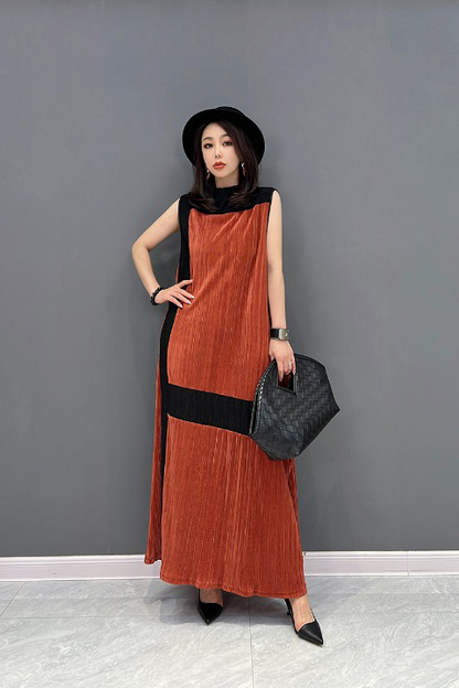 Sleeveless pleated dress, long length