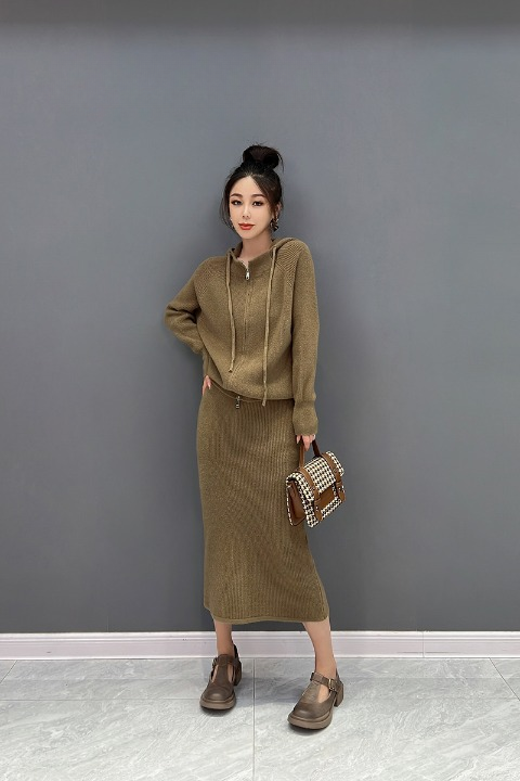 JIANG DAN MONROE EUROPEAN STATION 2022 WINTER NEW KOREAN VERSION OF FASHION KNITTED LOOSE HOODED TOPS CASUAL HALF-BODY SKIRT LT0380