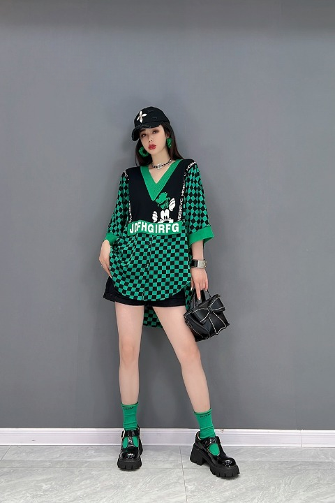 Jiang Dan Menglu Europe Station 2022 Winter New Fashion T-Shirt Tops 캐주얼 격자 무늬 V- 넥 짧은 소매 여성 Tide LT0368