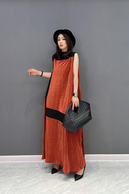 Sleeveless pleated dress, long length