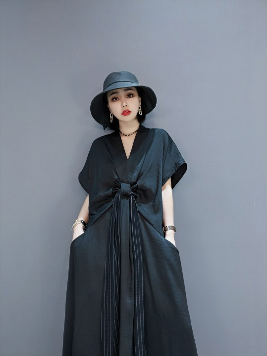 JIANG DAN MENGLU EUROPEAN STATION 2022 WINTER NEW FASHION DRESS KOREAN VERSION OF THE V-NECK LONG DRESS TEMPERAMENT FEMALE TIDE LT0334